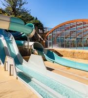 Piscine avec toboggans camping Périgord