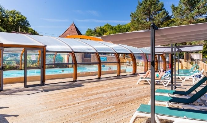 Transats piscine camping proche Sarlat