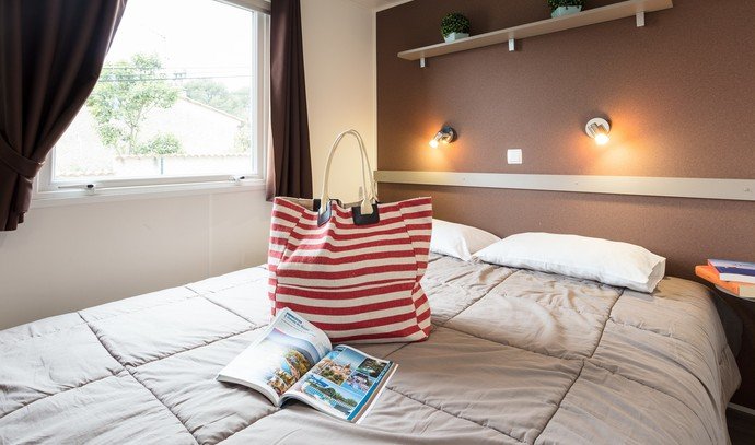 Chambre parentale du mobil-home Comfort